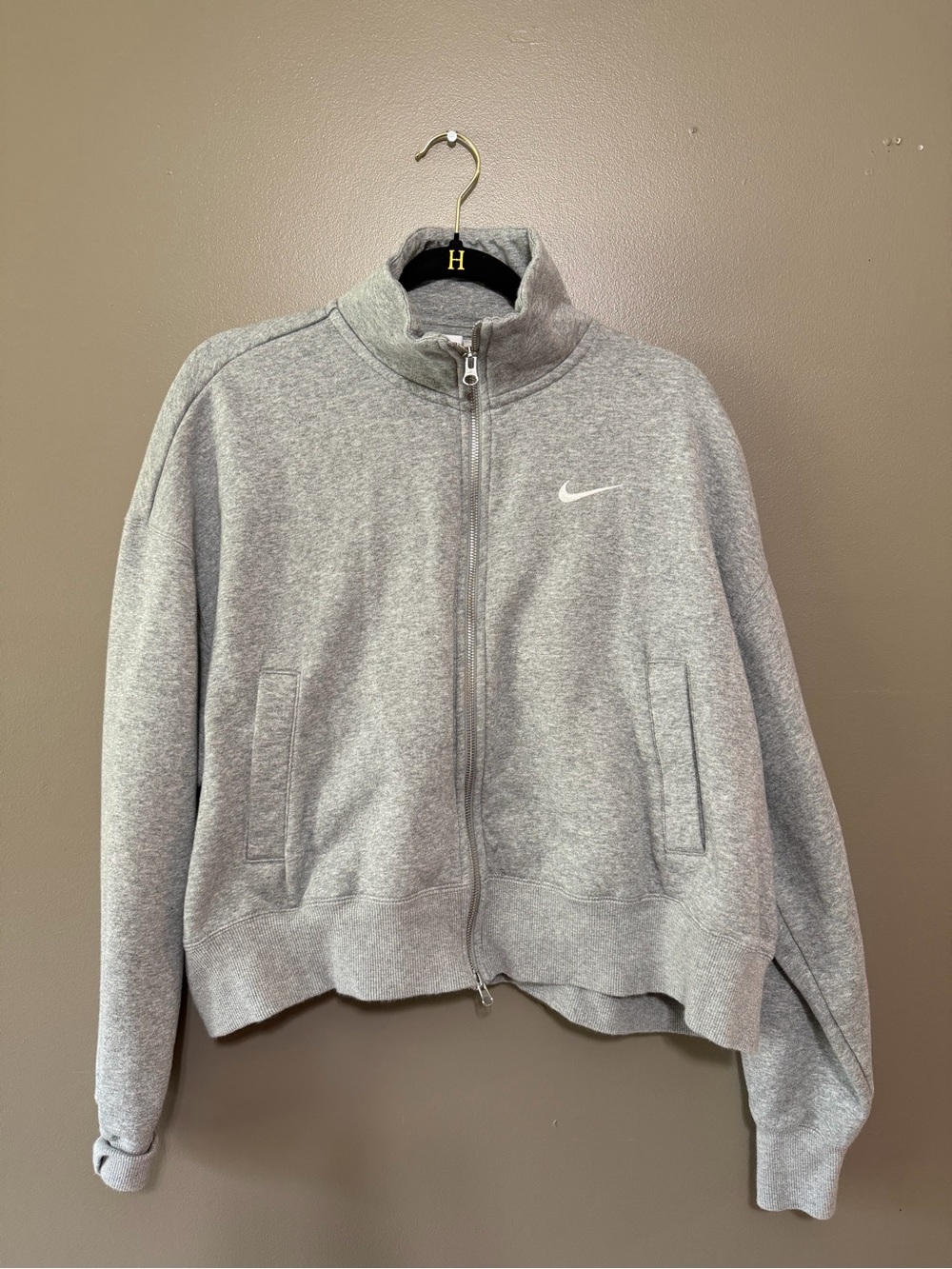 Nike Light Gray Women’s Full-Zip Cropped Jacket